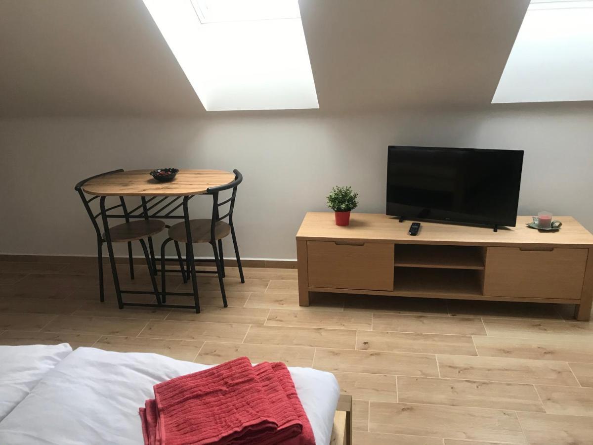 Penzion U Kostela Kuzelov Exteriör bild