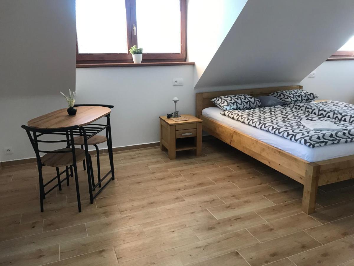 Penzion U Kostela Kuzelov Exteriör bild