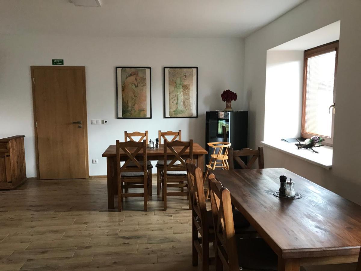 Penzion U Kostela Kuzelov Exteriör bild