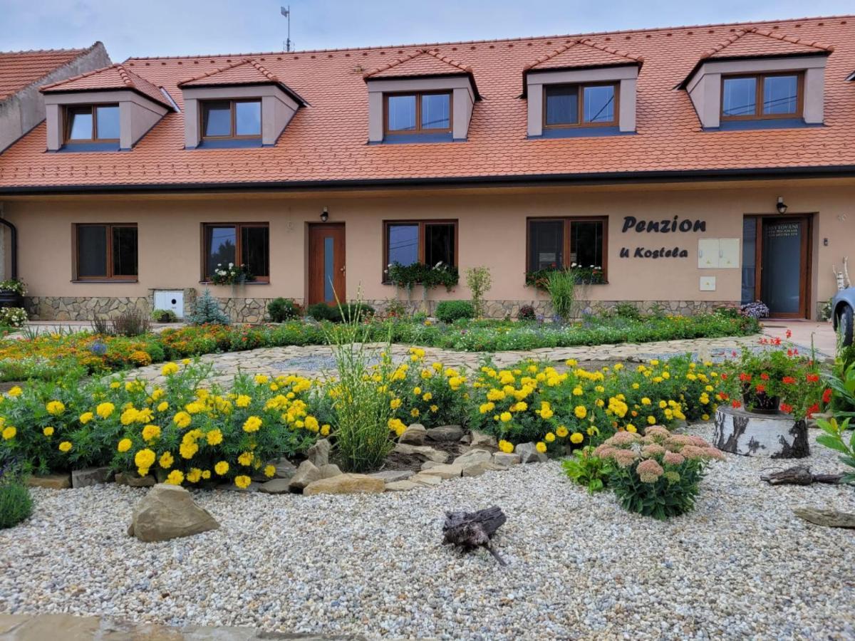 Penzion U Kostela Kuzelov Exteriör bild